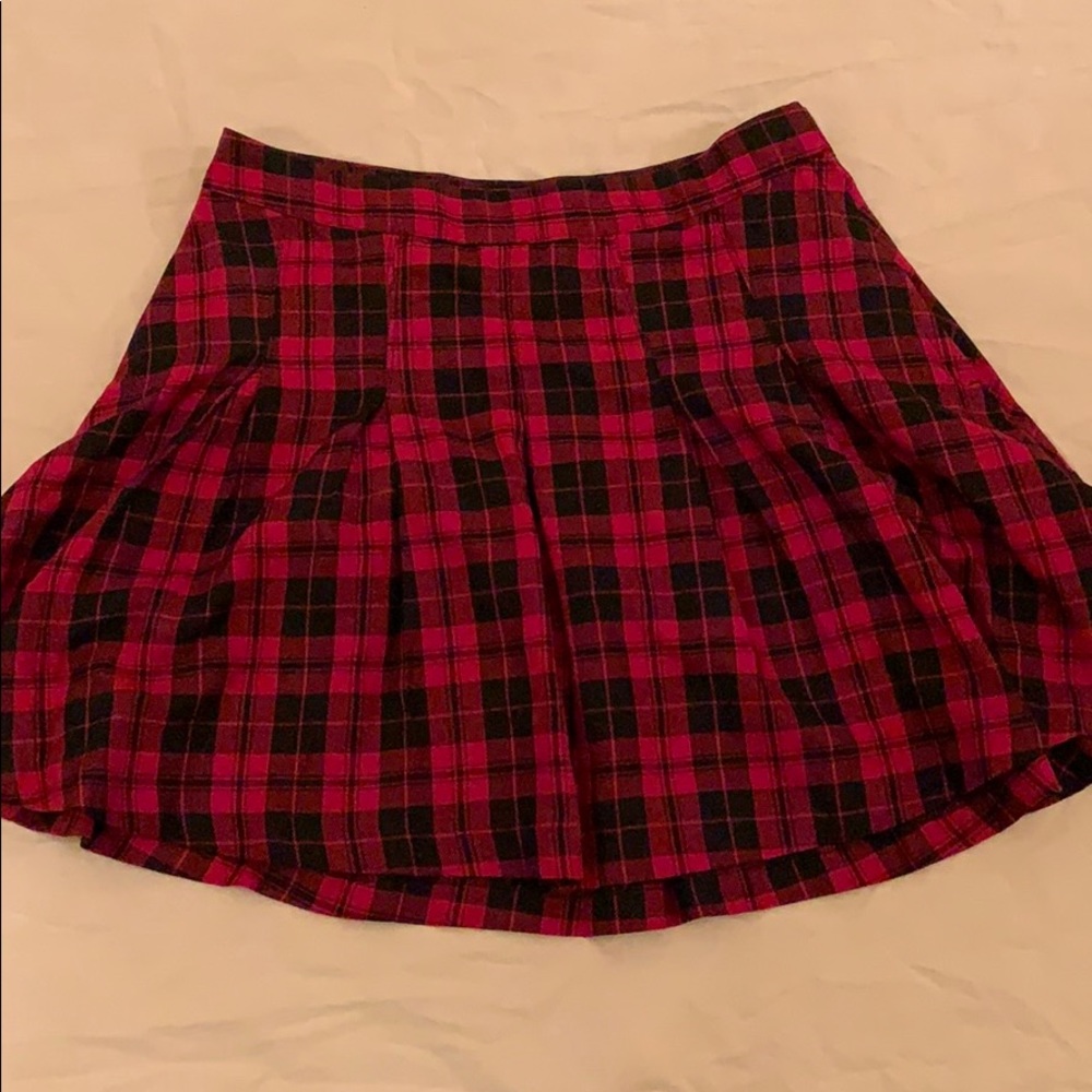 red and black plaid skirt